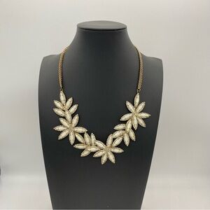 Talbots White Star Burst Flower Vintage Necklace